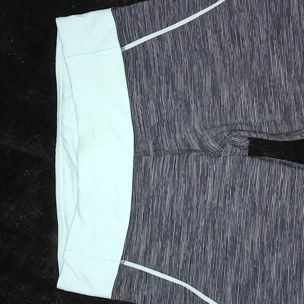 Lululemon Athletica Capris Excellent Condition Size 6